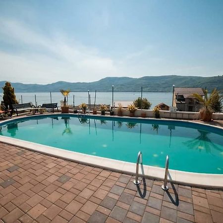 ホテル Casa Marina Ieşelniţa エクステリア 写真