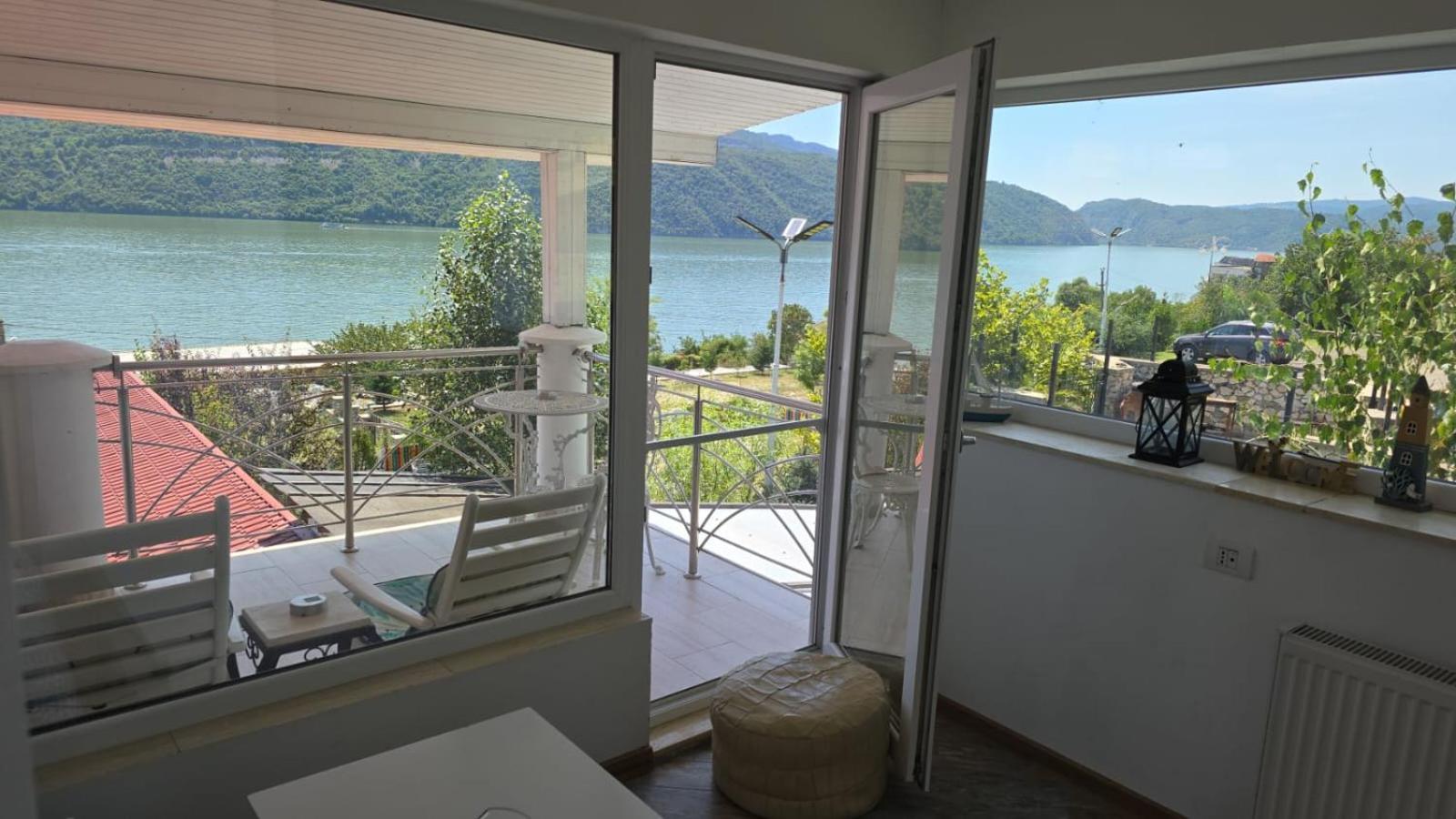 ホテル Casa Marina Ieşelniţa エクステリア 写真