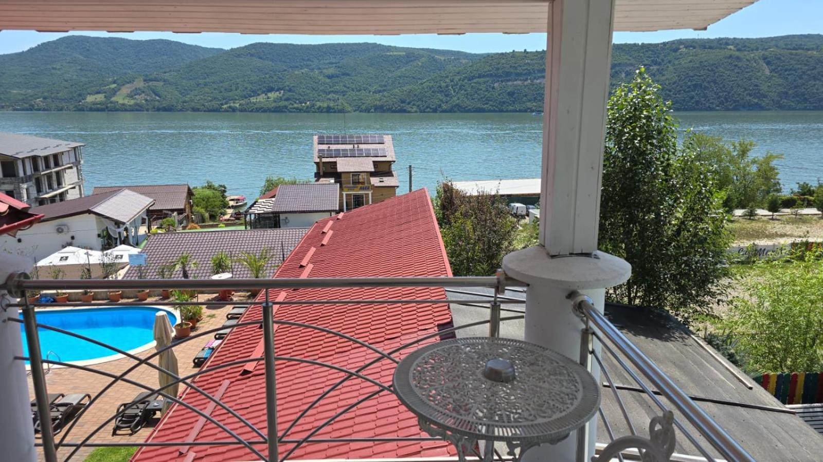 ホテル Casa Marina Ieşelniţa エクステリア 写真