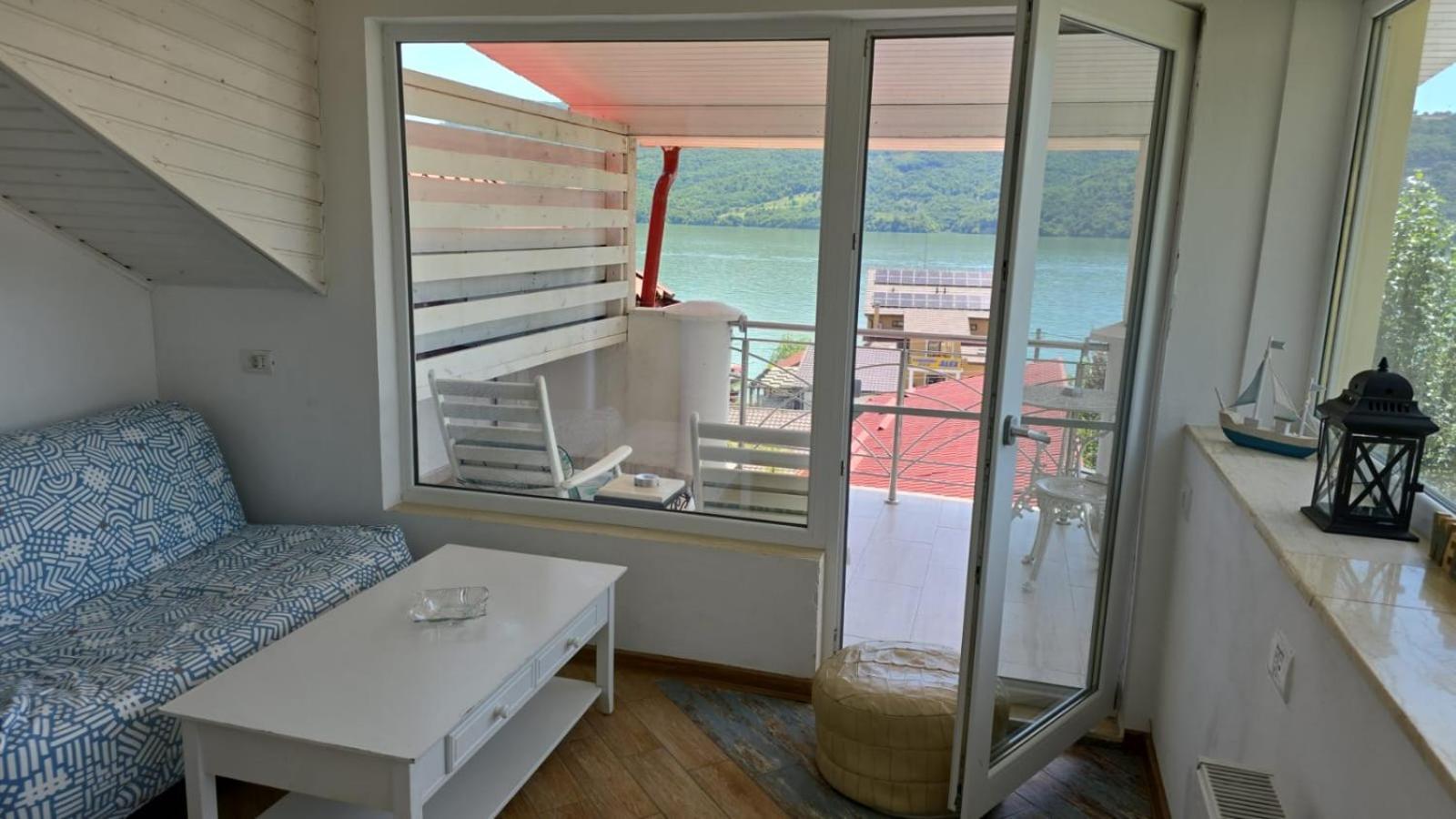 ホテル Casa Marina Ieşelniţa エクステリア 写真