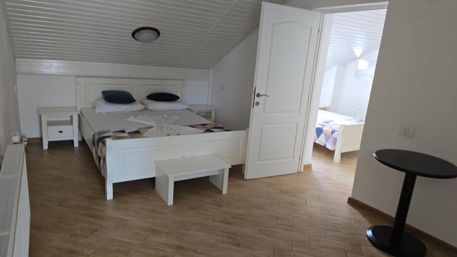 ホテル Casa Marina Ieşelniţa エクステリア 写真