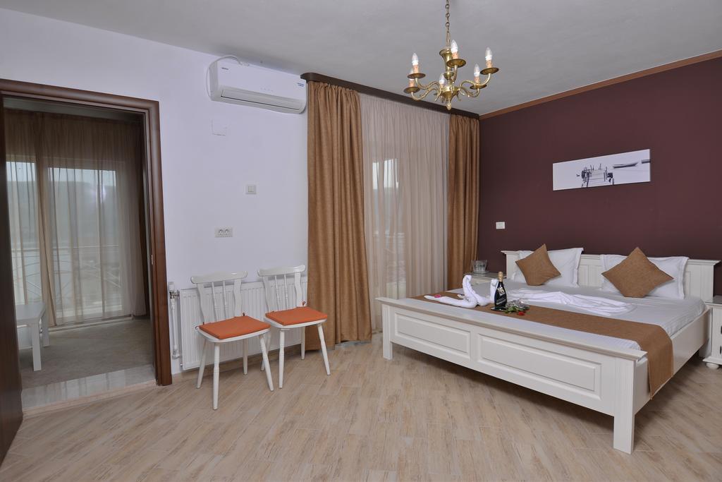 ホテル Casa Marina Ieşelniţa エクステリア 写真