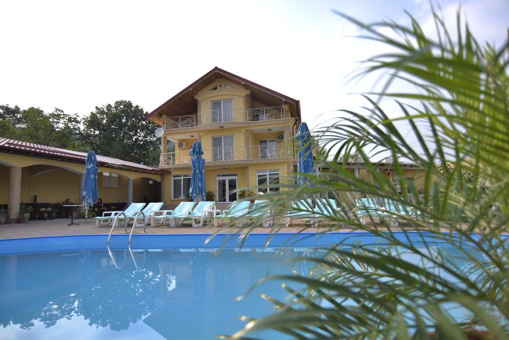 ホテル Casa Marina Ieşelniţa エクステリア 写真