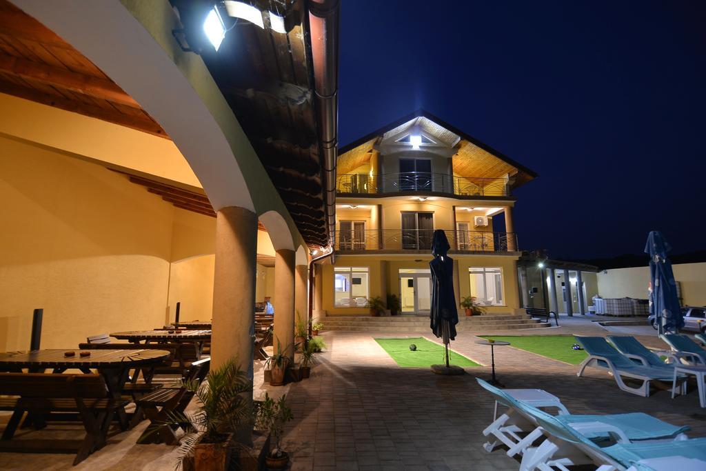 ホテル Casa Marina Ieşelniţa エクステリア 写真