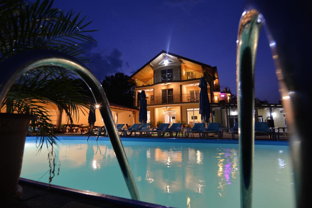 ホテル Casa Marina Ieşelniţa エクステリア 写真