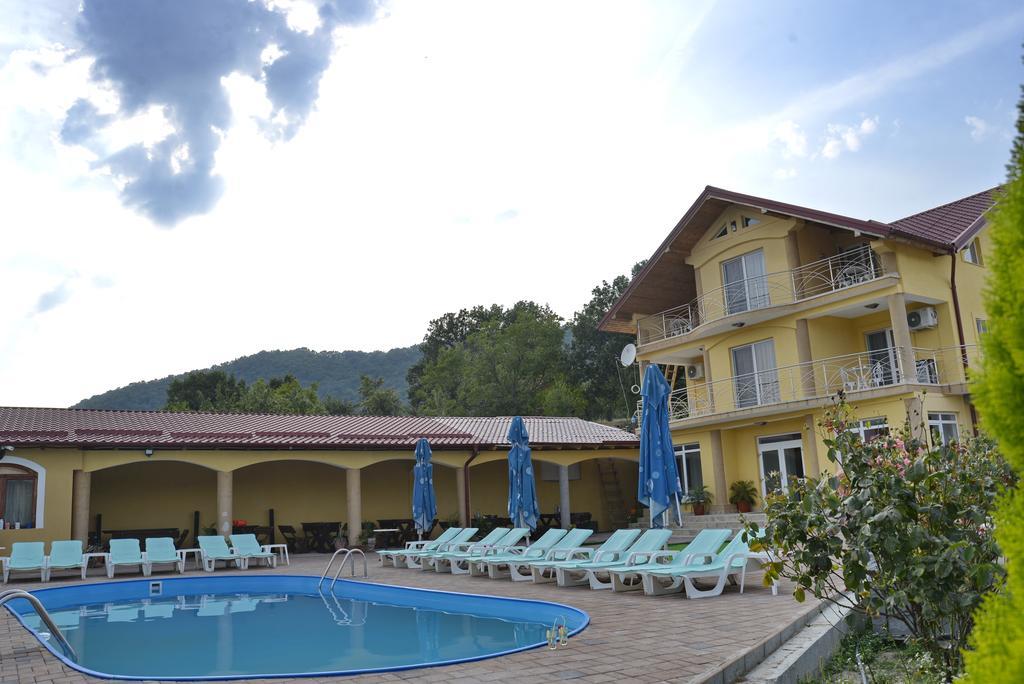 ホテル Casa Marina Ieşelniţa エクステリア 写真