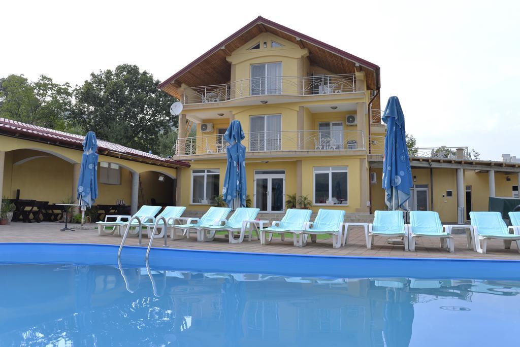 ホテル Casa Marina Ieşelniţa エクステリア 写真