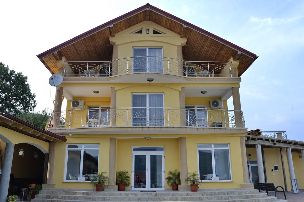 ホテル Casa Marina Ieşelniţa エクステリア 写真