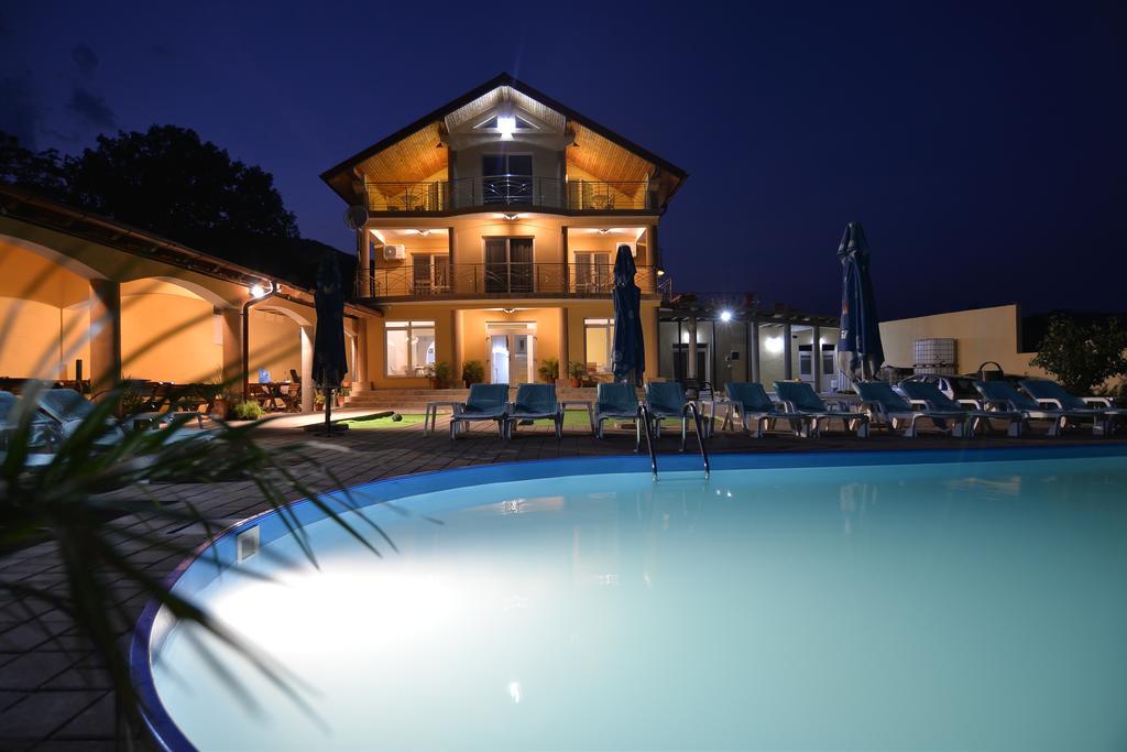 ホテル Casa Marina Ieşelniţa エクステリア 写真