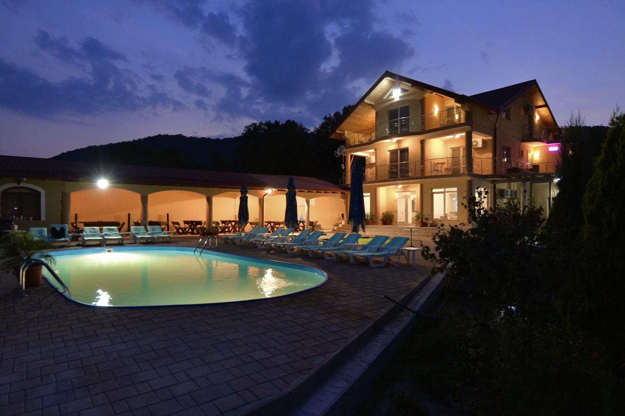 ホテル Casa Marina Ieşelniţa エクステリア 写真