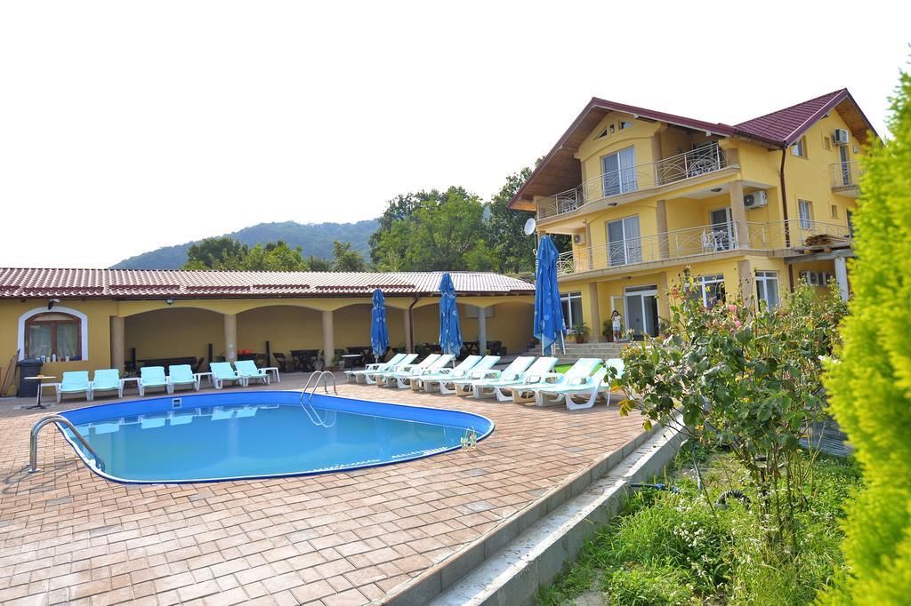 ホテル Casa Marina Ieşelniţa エクステリア 写真