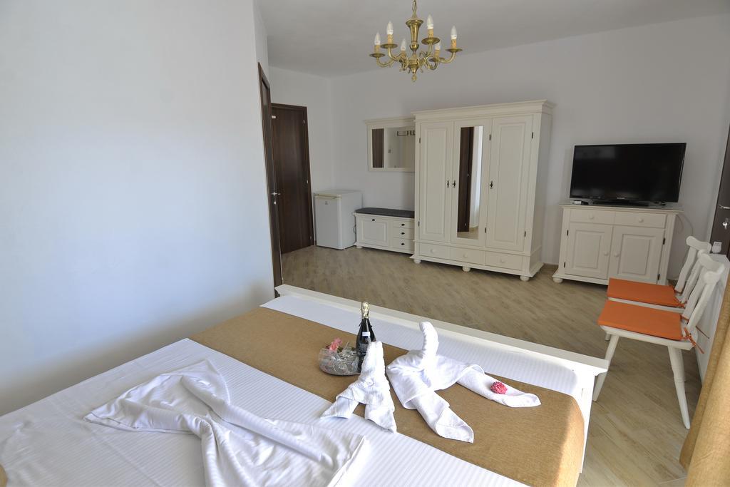 ホテル Casa Marina Ieşelniţa エクステリア 写真