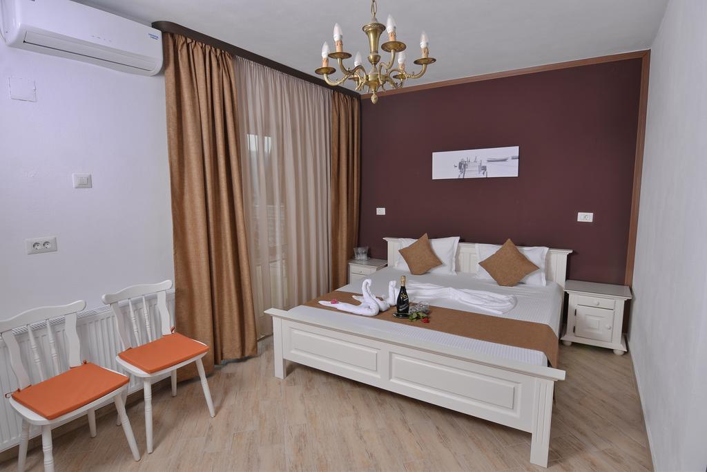 ホテル Casa Marina Ieşelniţa エクステリア 写真