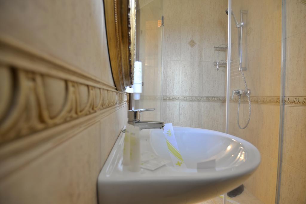 ホテル Casa Marina Ieşelniţa エクステリア 写真