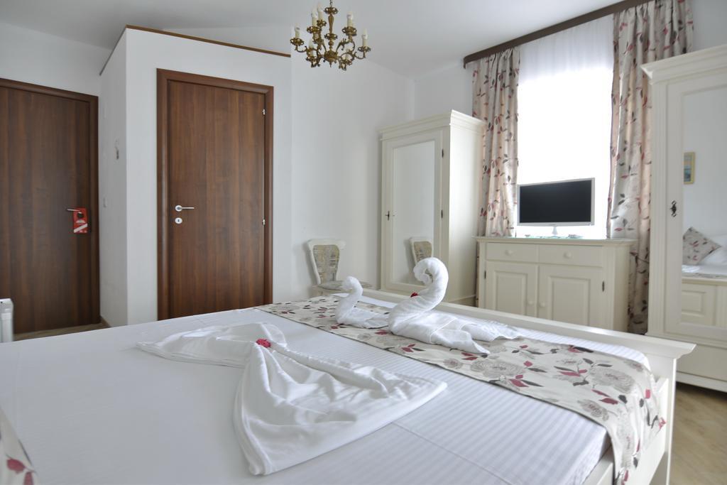 ホテル Casa Marina Ieşelniţa エクステリア 写真