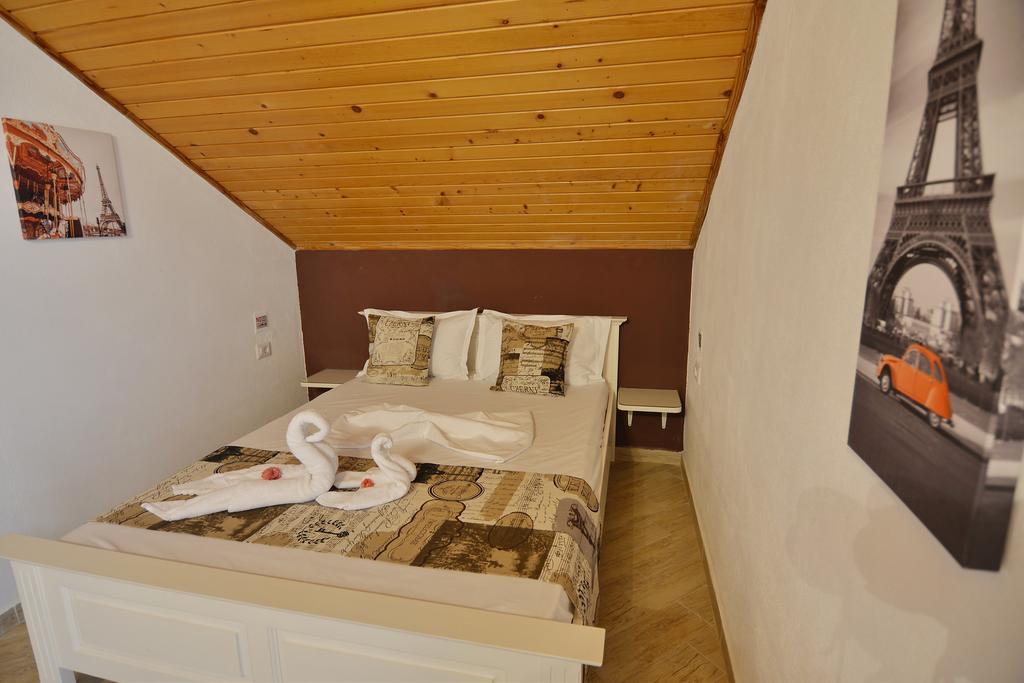 ホテル Casa Marina Ieşelniţa エクステリア 写真