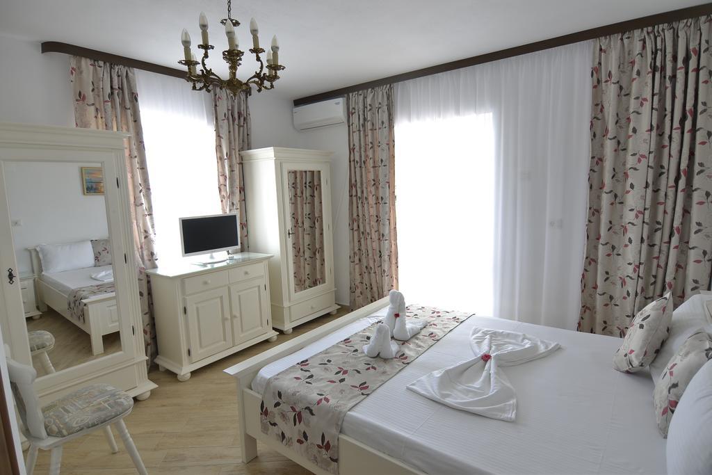 ホテル Casa Marina Ieşelniţa エクステリア 写真