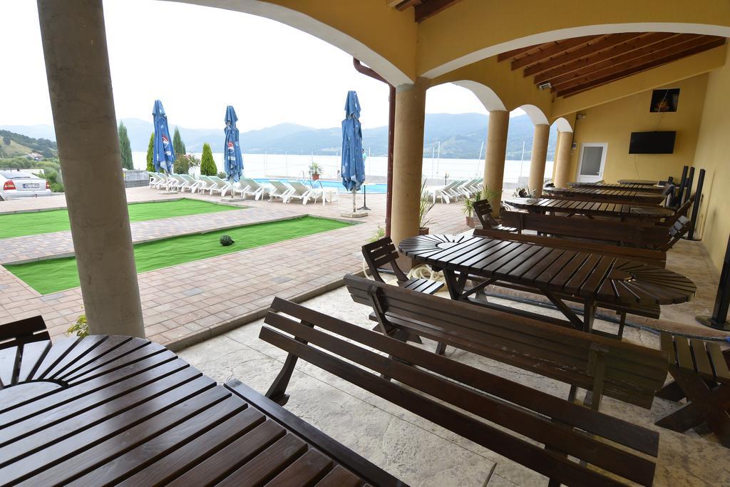 ホテル Casa Marina Ieşelniţa エクステリア 写真