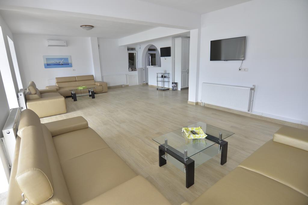 ホテル Casa Marina Ieşelniţa エクステリア 写真