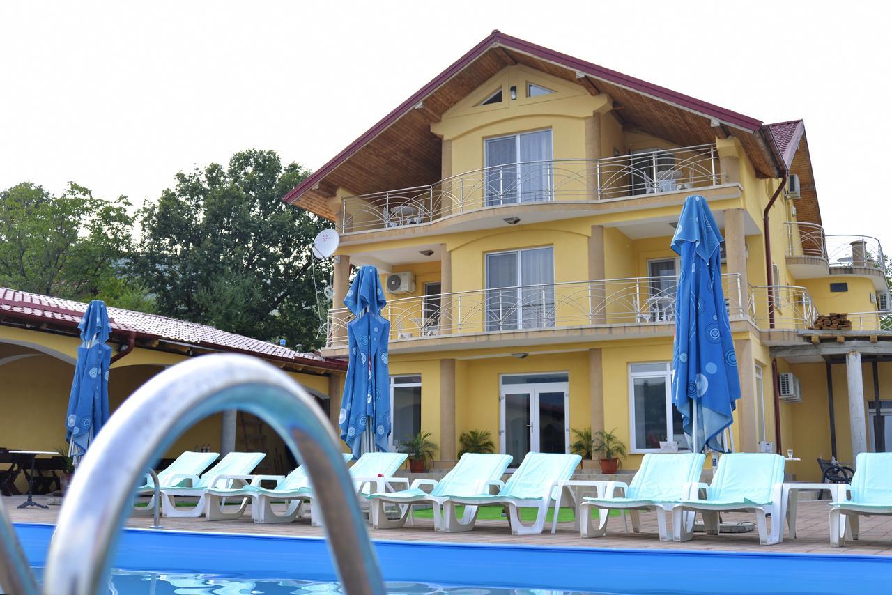 ホテル Casa Marina Ieşelniţa エクステリア 写真